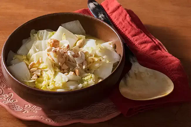 Receita de Acelga refogada com laranja e castanha-de-caju