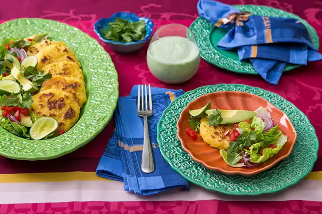 Receita de Arepas de mandioca com salada de abacate