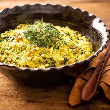 Arroz com ervas (sabzi polo)