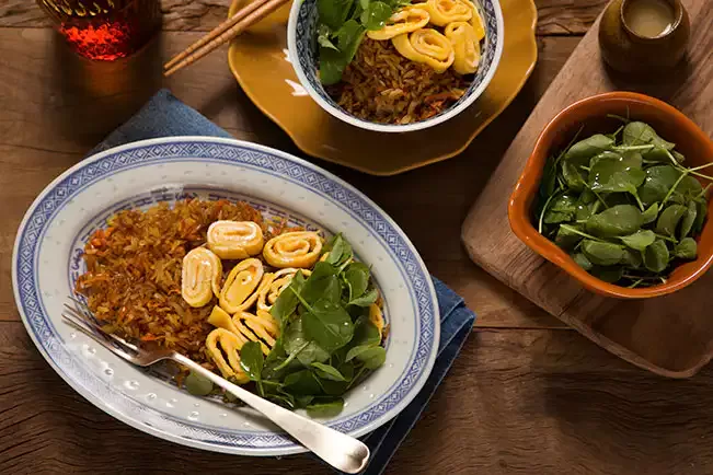 Receita de Arroz frito com omelete japonesa