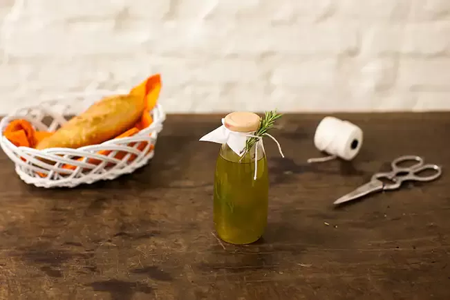 Receita de Azeite aromatizado com limão e alecrim