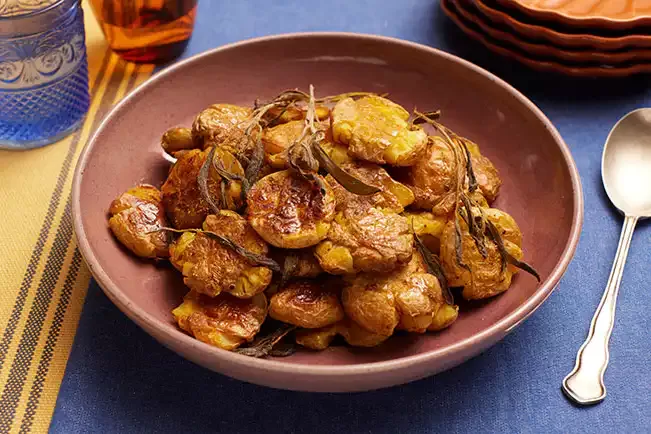 Receita de Batata bolinha ao murro com sálvia e páprica