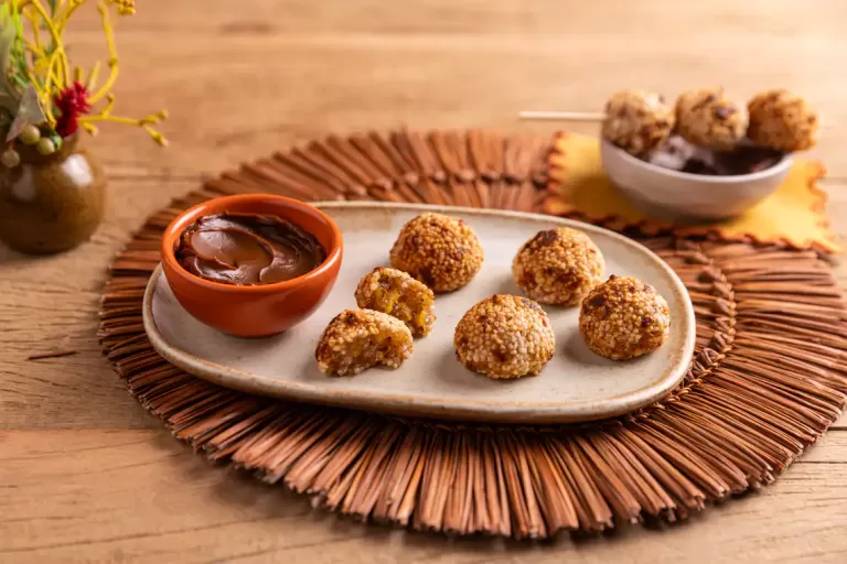 Receita de Bolinho de banana-da-terra com tapioca na Air Fryer da Rita Lobo