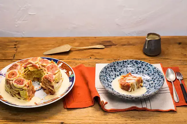 Receita de Bolo gelado de figo com creme inglês