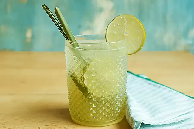 Receita de Caipirinha de limão com capim-santo