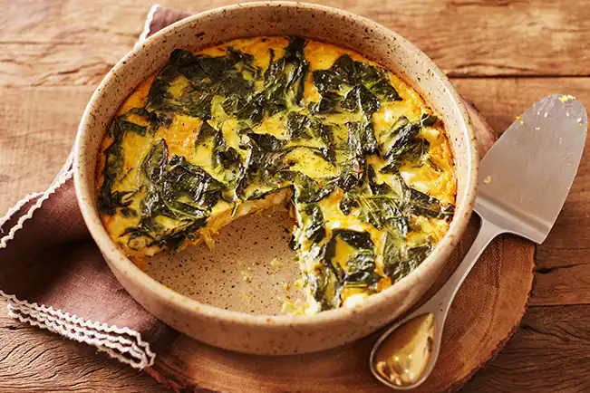 Clafoutis de abóbora com couve e queijo meia-cura