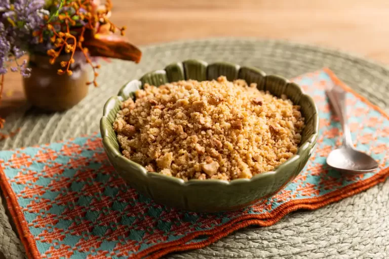 Receita de Farofa doce de castanha-de-caju com raspas de laranja
