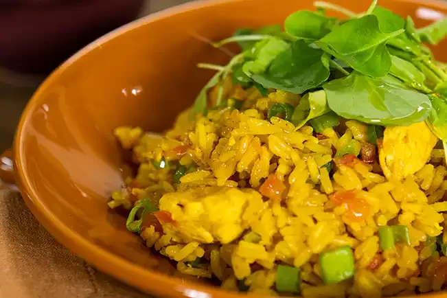 Receita de Galinhada com saladinha de agrião