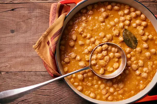 Receita de Grão-de-bico ensopado com páprica na panela de pressão