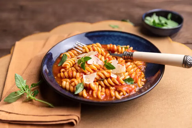 Receita de Macarrão com molho de tomate na pressão
