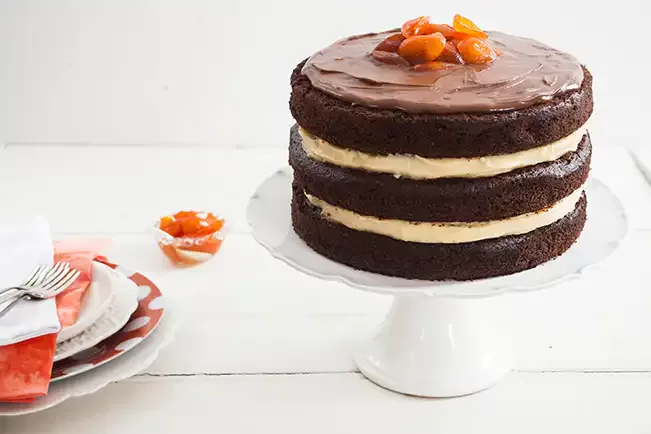 Receita de Naked cake de chocolate com compota de laranjinha kinkan