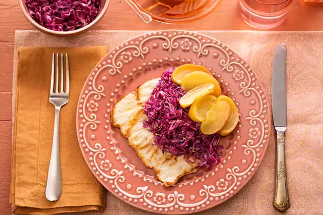 Receita de Paillard de lombo com repolho macerado e maçã