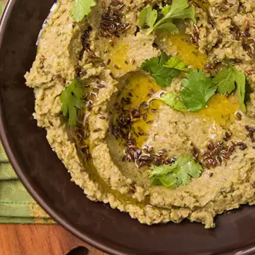 Pasta de ervilha e lentilha com cominho