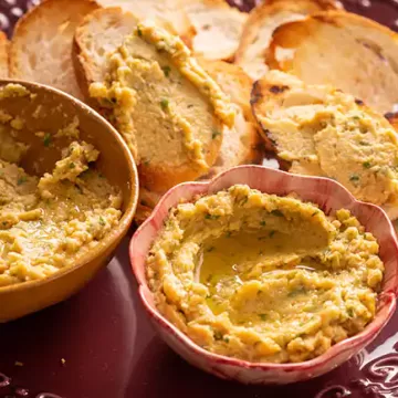 Pasta de grão-de-bico com azeite