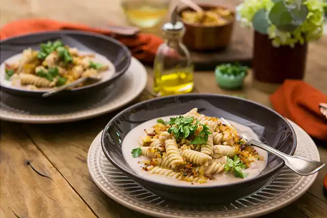 Receita de Pasta e fagioli com farofinha de pão