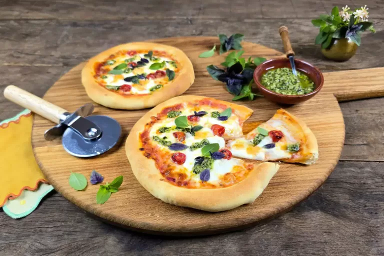 Receita de Pizza rápida caprese na Air Fryer da Rita Lobo