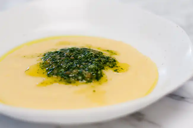 Polenta mole com pesto de salsinha