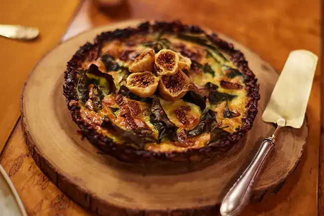 Receita de Quiche de arroz com couve, gorgonzola e figo (reaproveitamento)