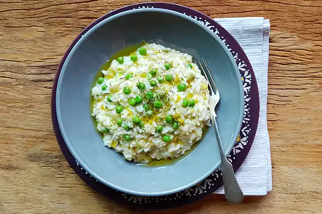 Receita de Risoto de alho-poró com ervilhas e ervas