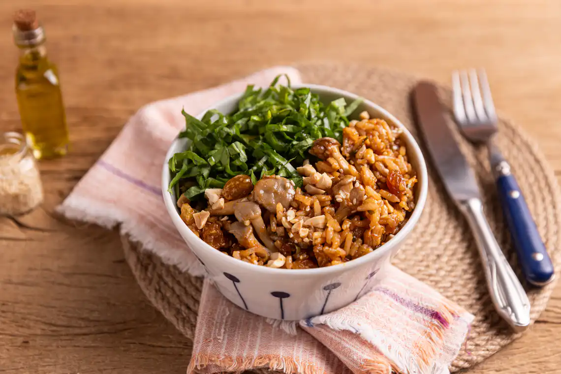Salada de arroz com cogumelo e escarola (reaproveitamento)