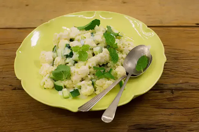 Receita de Salada de couve-flor com molho de iogurte