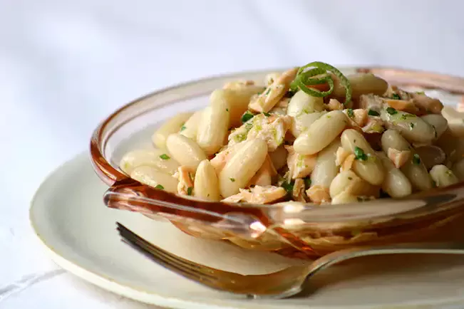 Receita de Salada de feijão-branco com salmão e limão