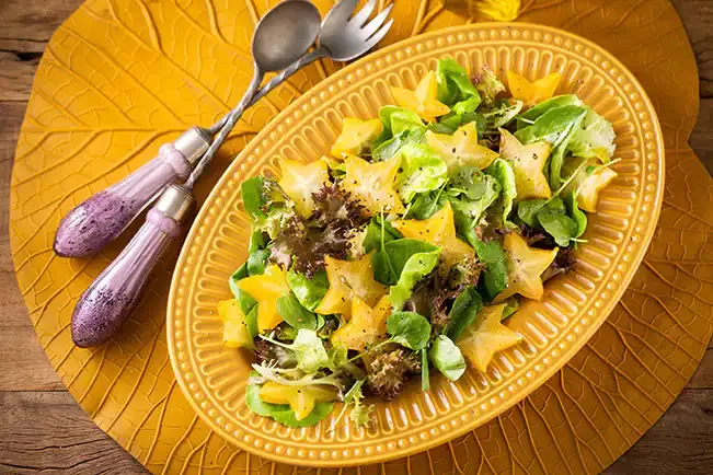 Receita de Salada de folhas com carambola