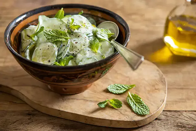Receita de Salada de pepino com iogurte e hortelã