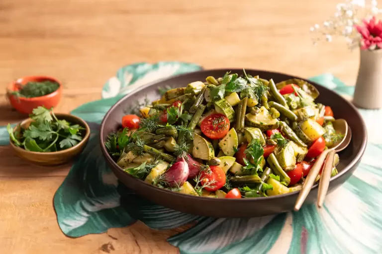 Receita de Salada de verdes assados com tomates