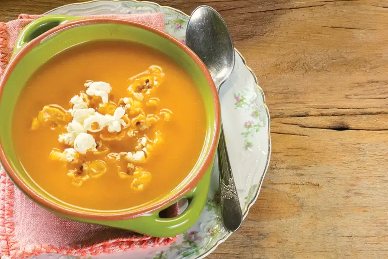 Receita de Sopa de cenoura com curry e leite de coco