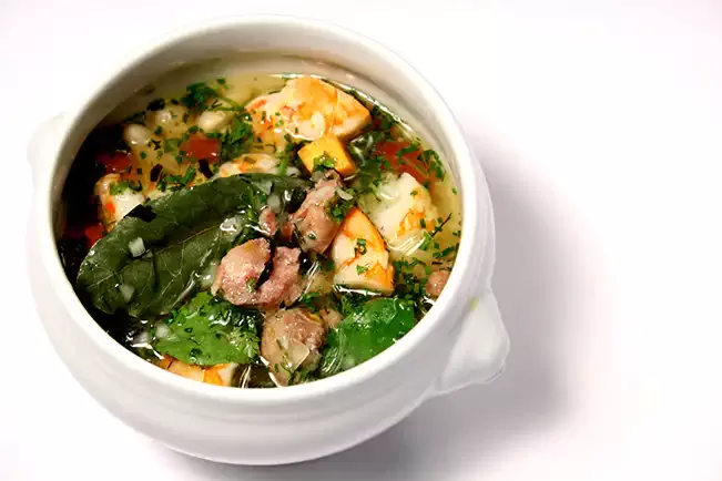 Receita de Sopa de feijão-branco com camarão e lingüiça