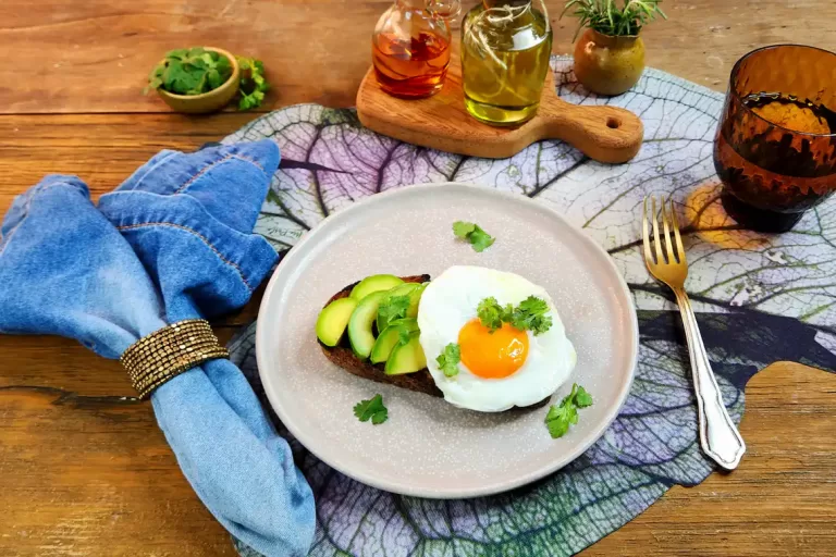 Receita de Tartine de avocado com ovo