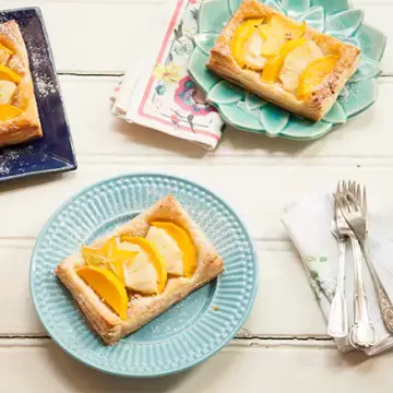 Torta folhada de frutas