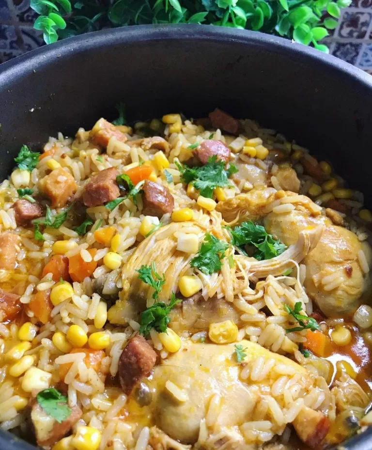 Receita de Arroz caipira com frango e milho