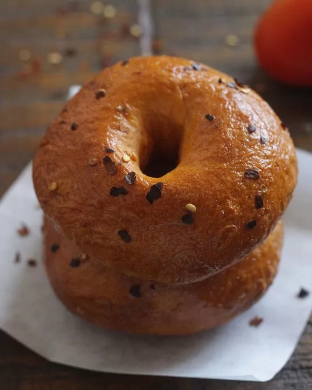 Receita de Bagel de tomate e pimenta calabresa