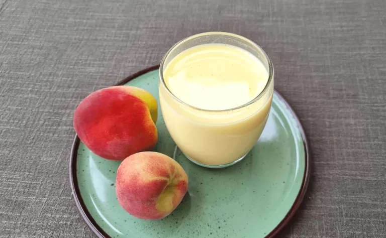 Receita de Batida de vinho com pêssego