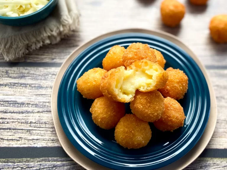 Receita de Bolinha de queijo com 3 ingredientes