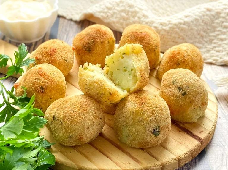 Receita de Bolinho de batata com queijo fácil
