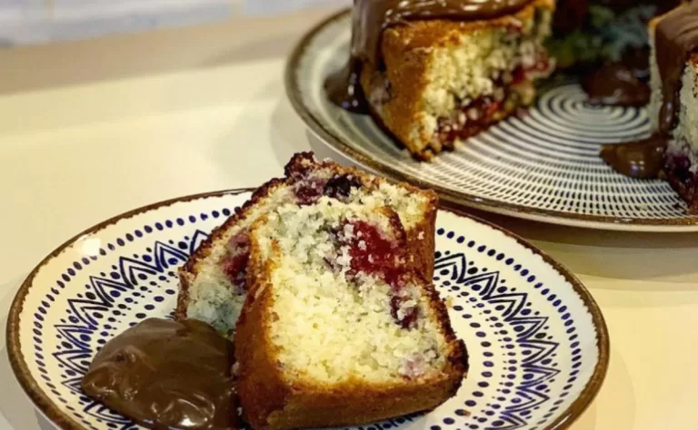 Receita de Bolo com frutas vermelhas