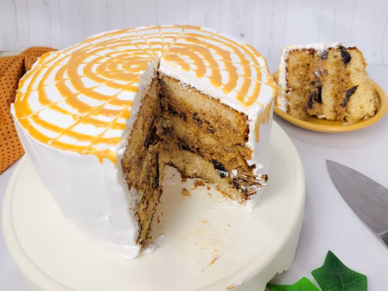 Receita de Bolo de doce de leite com ameixa