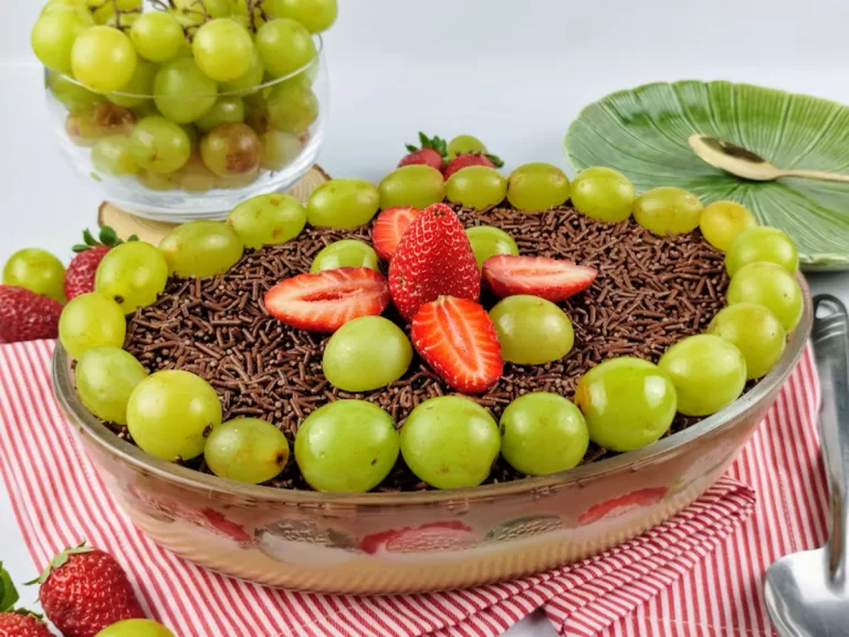 Receita de Bombom de travessa de morango e uva