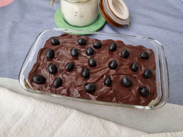 Receita de Bombom de uva na travessa
