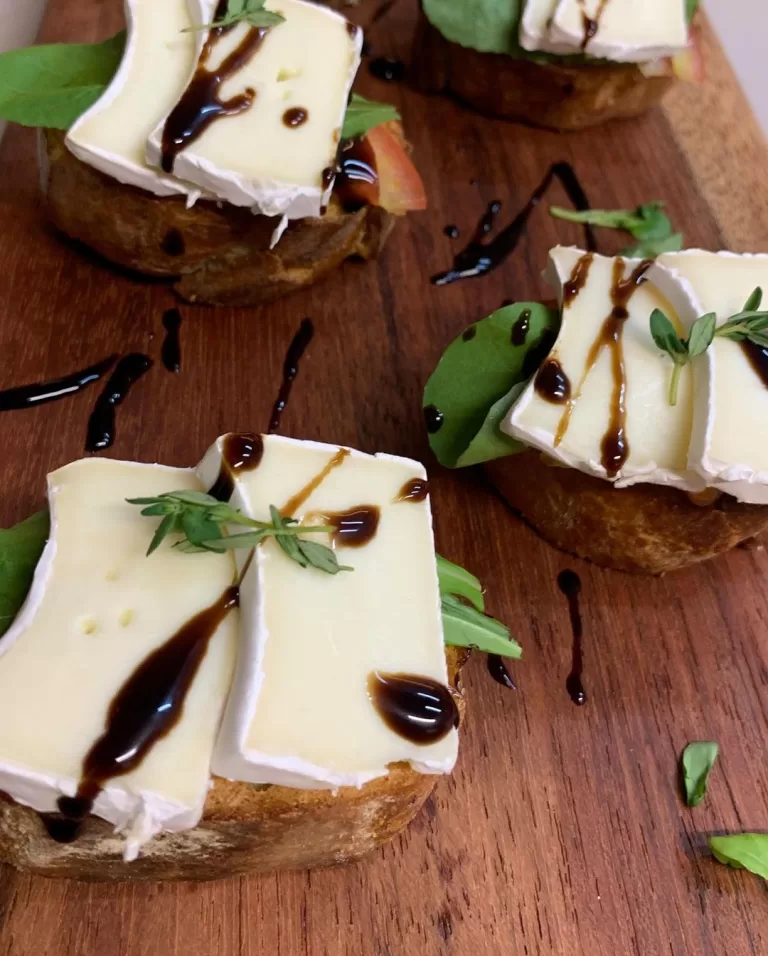 Receita de Bruschettas de queijo brie