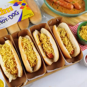 Cachorro-quente com molho cremoso