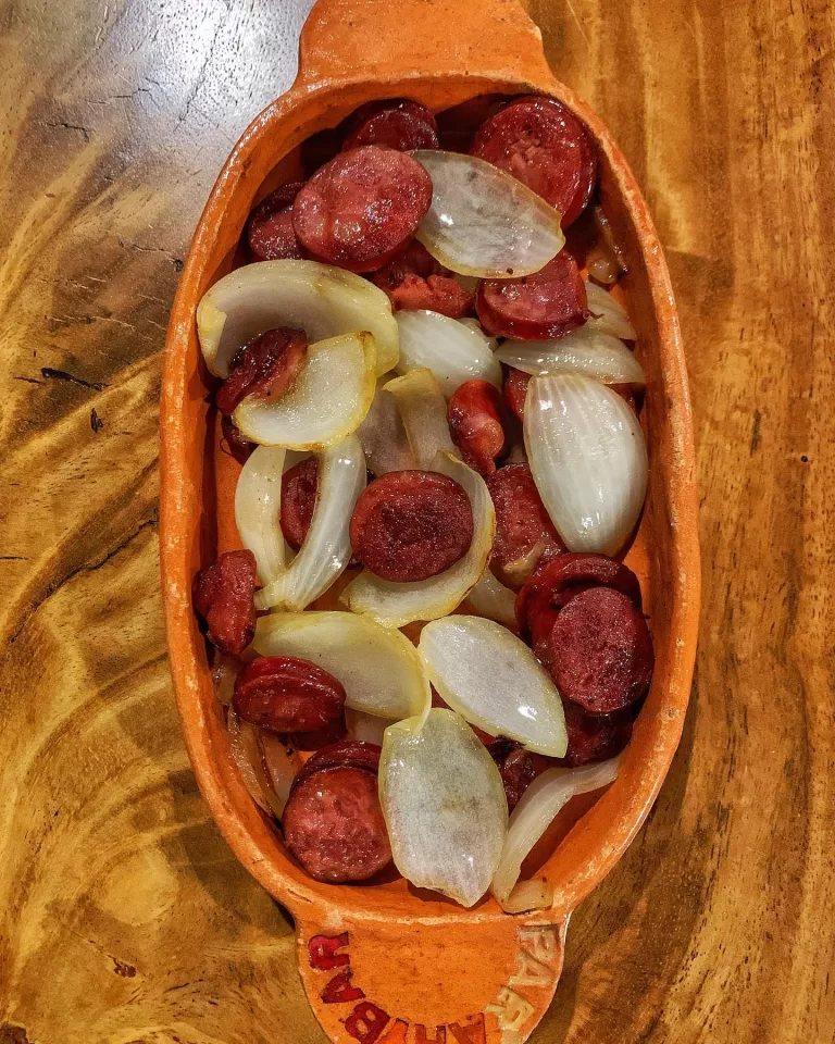 Receita de Calabresa acebolada