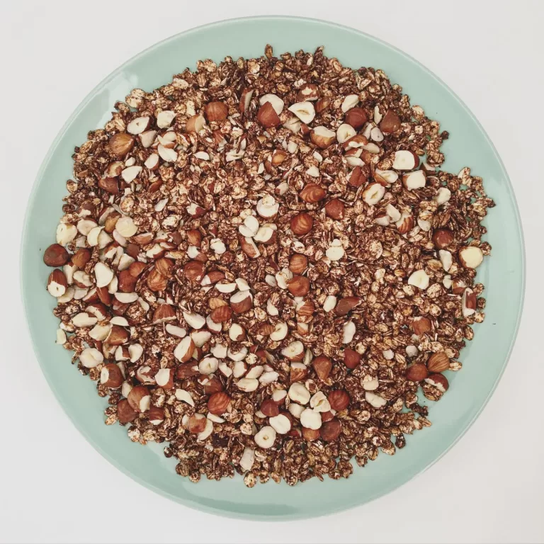 Receita de Granola de chocolate com avelã