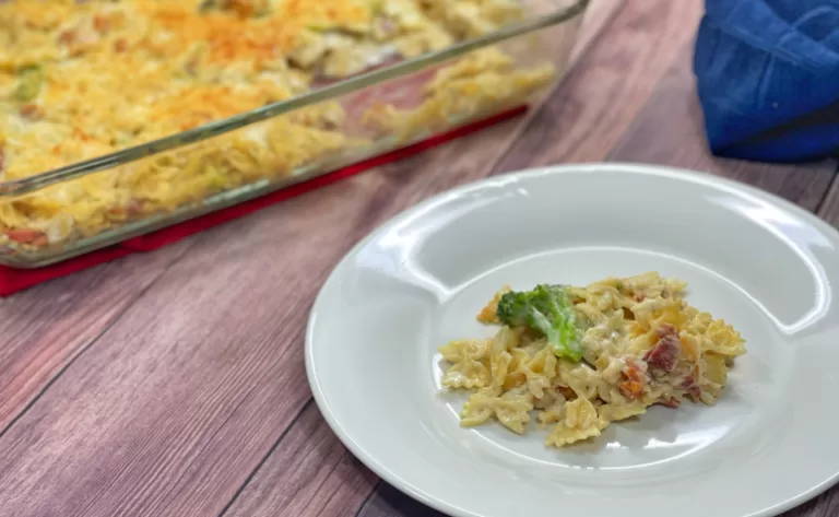 Receita de Macarrão ao molho branco com brócolis e bacon