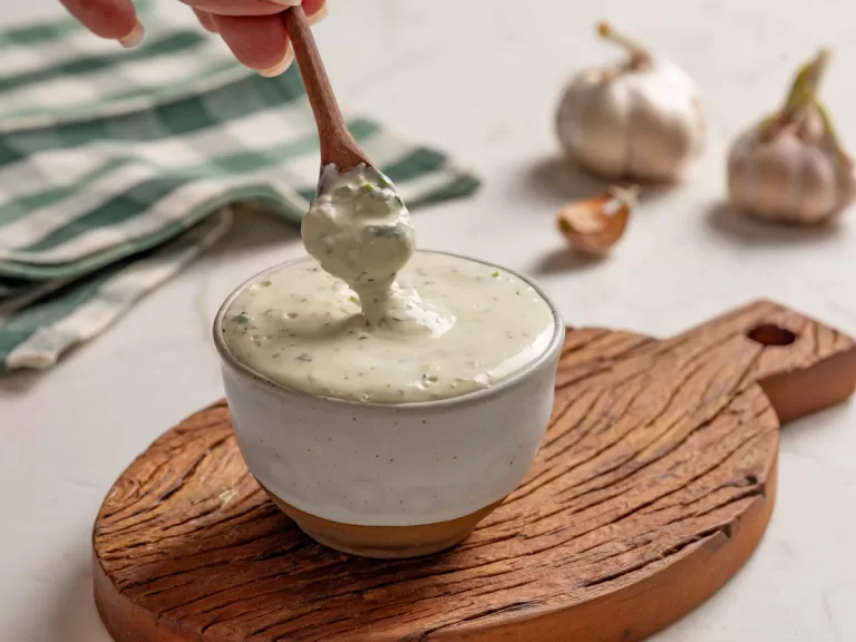 Receita de Molho de alho com creme de leite