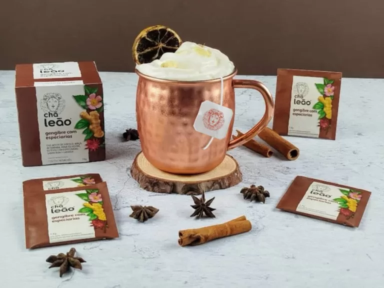 Receita de Moscow Mule com chá de gengibre e especiarias