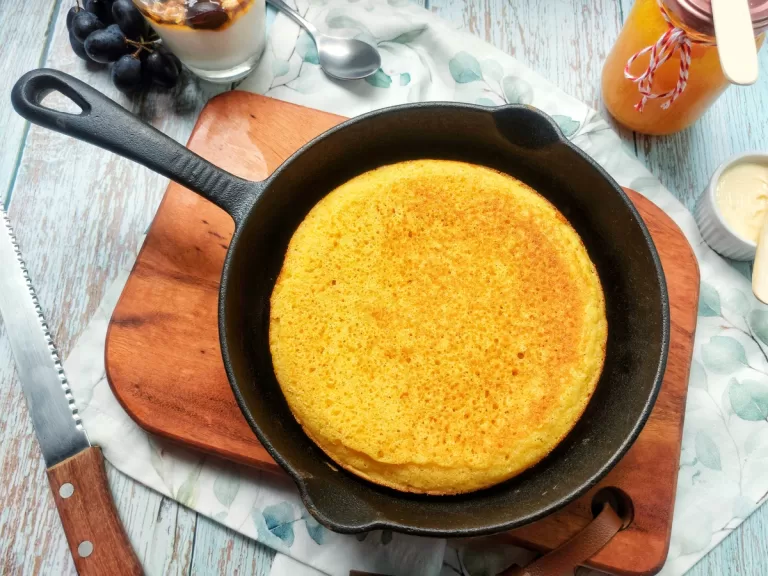Receita de Pão de fubá de frigideira fácil